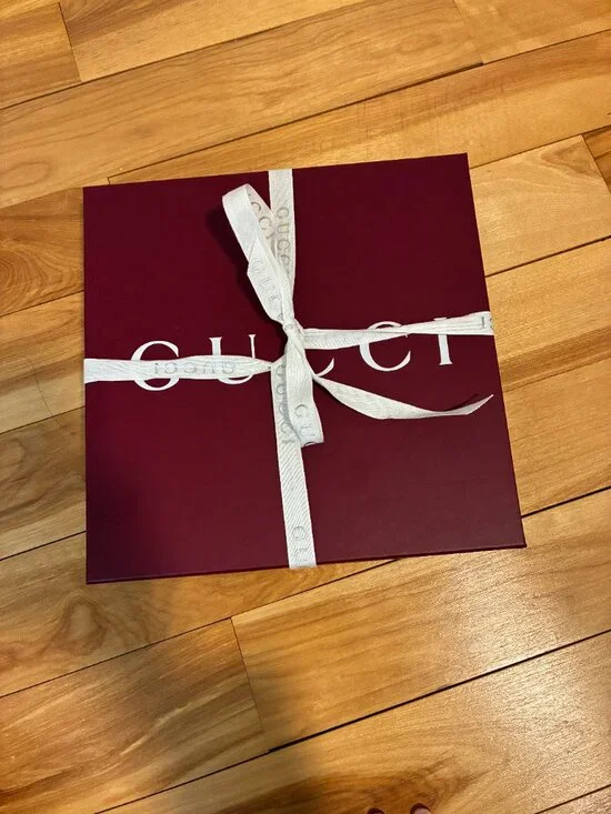 NWT Gucci Scarf Flora Print White/Multicolor Silk Scarf, In Original Box and Bag - Picture 8 of 9